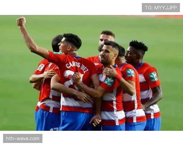 黄潜球迷热情助威，球队西甲开局稳健表现亮眼