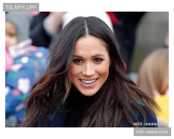 梅根·拉皮诺超市结账随手掏出黑卡，店员笑成表情包，我被生活虐了