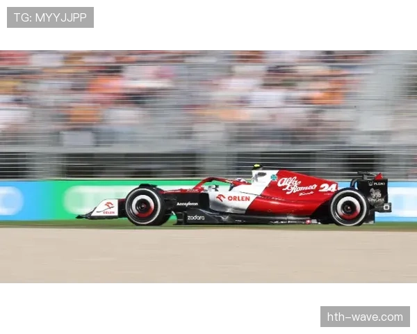 彭帅赛后街拍，随手一拎的包都在和豪车抢镜